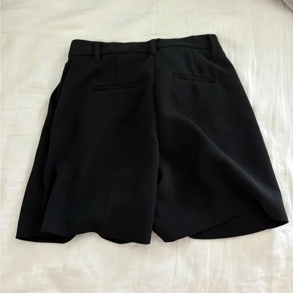 Aritzia effortless mid thigh short - Picture 6 of 6
